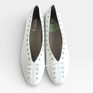 NWT Silent D Lonny Grommet Lace-Up Cream Leather Flats in Size EU 39/US 8-8.5